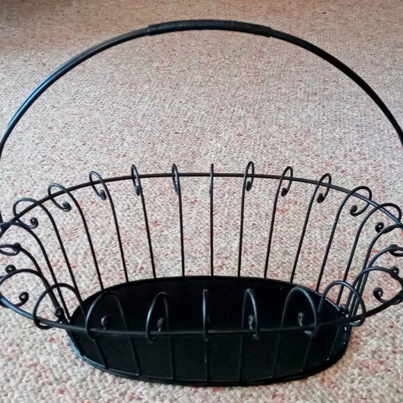FREE Pinecones! - Twisted Black Wire Basket w/handle Farmhouse Decor Cottagcore - Picture 4 of 8